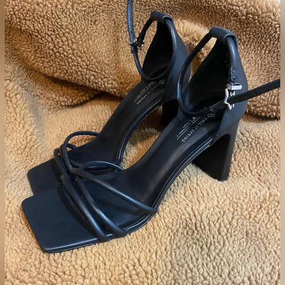Call It Spring Black Heels in women’s size 8.5 - Picture 3 of 4